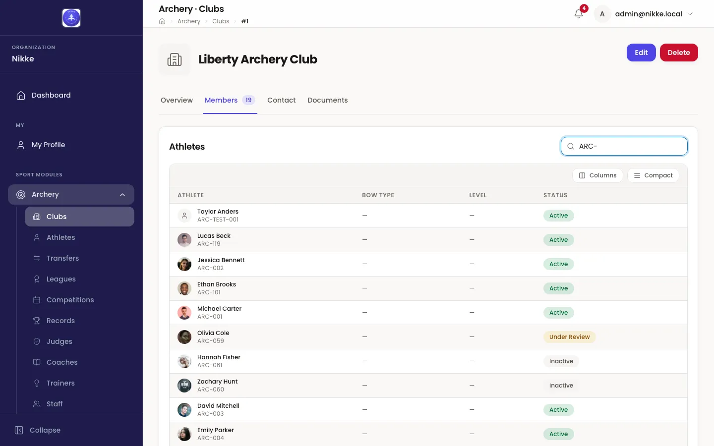A club's roster on the staff side of Velos: athletes listed with photograph and licence number under columns for the athlete, bow type, level and status.